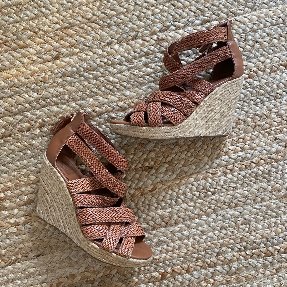 DV Wedge Heals Summer Platform Size 8.5